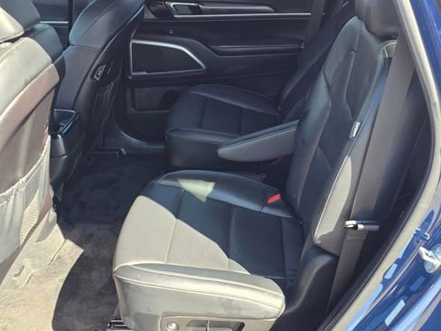 Used 2024 Kia Telluride S w/ S Sunroof Package image 9