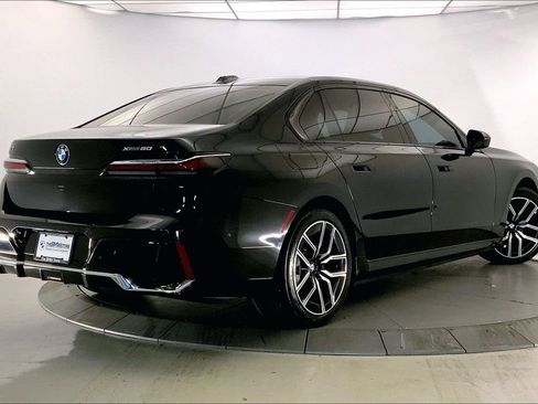Certified 2023 BMW i7 xDrive60 w/ Executive Package 2 AWD/4WD image 12