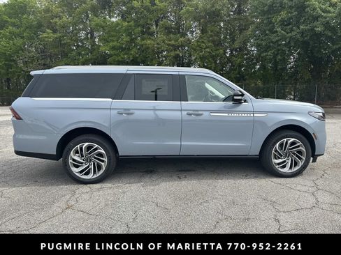 New 2026 Lincoln Navigator L Reserve AWD/4WD image 8