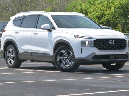 Used 2023 Hyundai Santa Fe SEL FWD image 2
