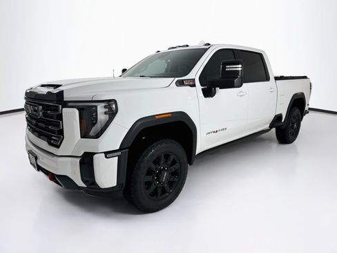 Used 2025 GMC Sierra 2500 AT4 w/ Technology Package AWD/4WD image 3