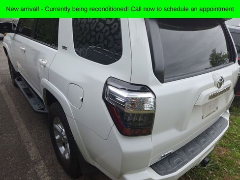 Used 2018 Toyota 4Runner SR5 AWD/4WD image 6