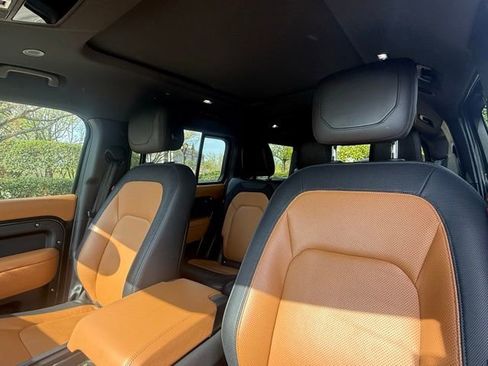 Used 2024 Land Rover Defender 130 X-Dynamic SE image 14
