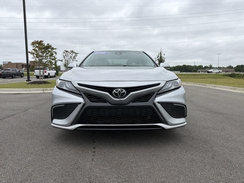 Used 2022 Toyota Camry XSE FWD image 8