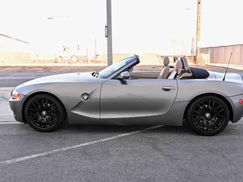 Used 2004 BMW Z4 3.0i RWD image 16