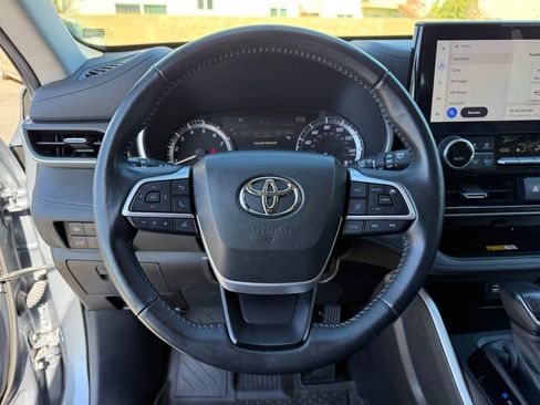 Certified 2023 Toyota Highlander XLE image 23