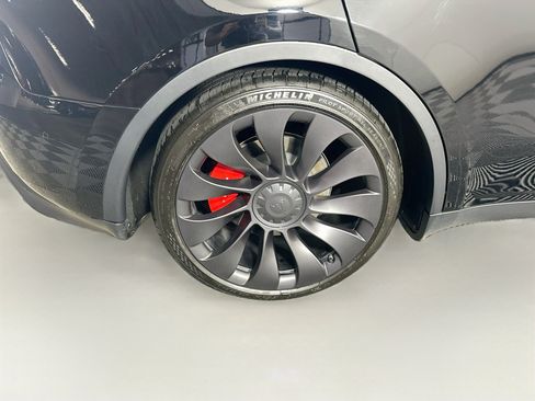 Used 2023 Tesla Model Y Performance AWD/4WD image 11