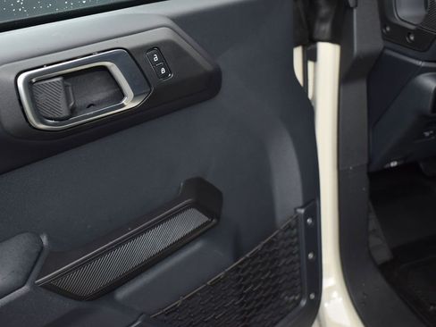 New 2025 Ford Bronco Badlands image 9