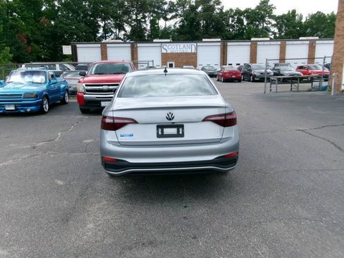 Used 2024 Volkswagen Jetta SE FWD image 7
