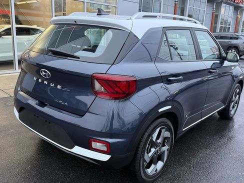 Used 2020 Hyundai Venue image 5