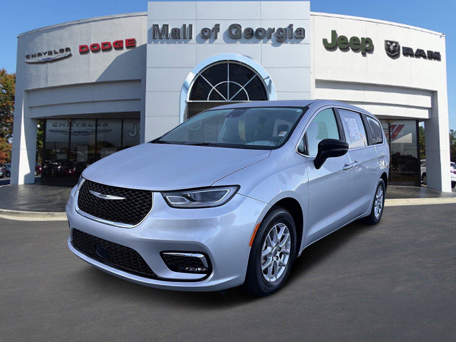 Used 2024 Chrysler Pacifica Touring-L FWD image 1