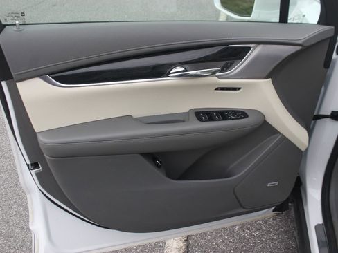 Used 2020 Cadillac XT6 Premium Luxury image 12