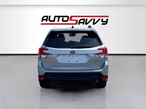 Used 2024 Subaru Forester Premium image 6