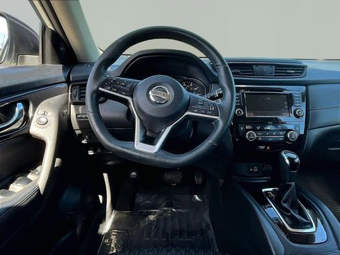 Used 2018 Nissan Rogue SV w/ Premium Package AWD/4WD image 8
