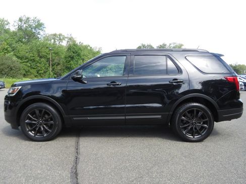 Used 2019 Ford Explorer XLT w/ Equipment Group 202A AWD/4WD image 8