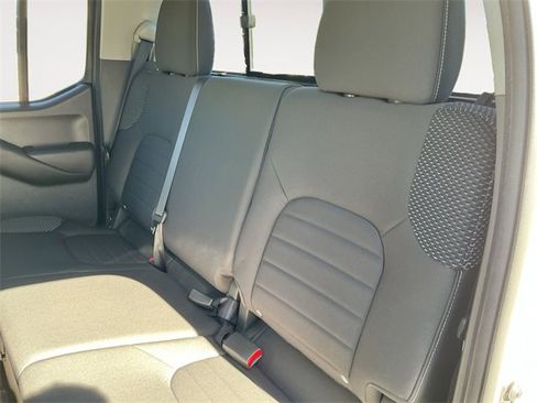 Used 2019 Nissan Frontier PRO-4X image 6