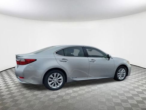 Used 2013 Lexus ES 300h image 8