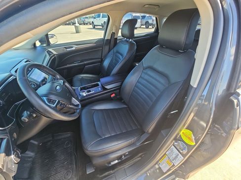 Used 2018 Ford Fusion SE w/ Fusion SE Technology Package image 14