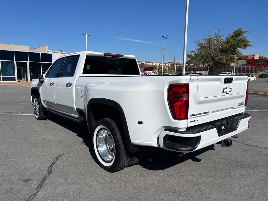Used 2025 Chevrolet Silverado 3500 High Country w/ Technology Package AWD/4WD image 5