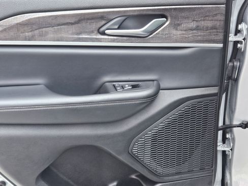 Used 2023 Jeep Grand Cherokee Limited image 24