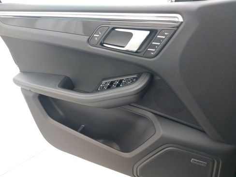 Certified 2018 Porsche Macan image 29