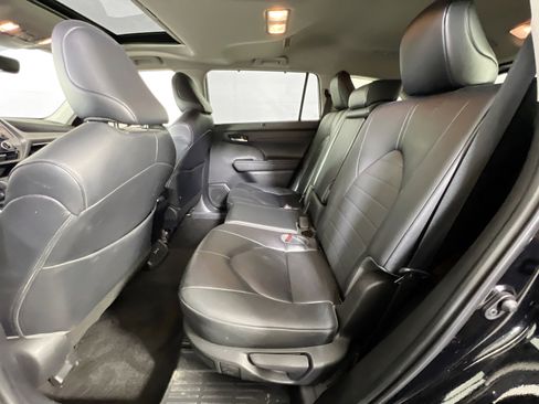 Used 2023 Toyota Highlander XLE image 24