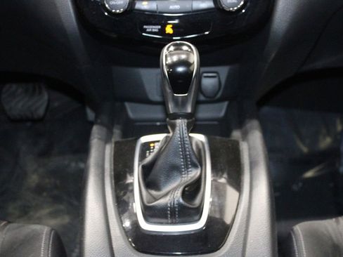 Used 2020 Nissan Rogue SV image 33