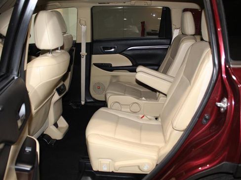 Used 2015 Toyota Highlander Limited AWD/4WD image 28