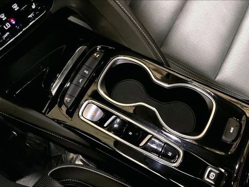 Certified 2023 Buick Envision Essence FWD image 33