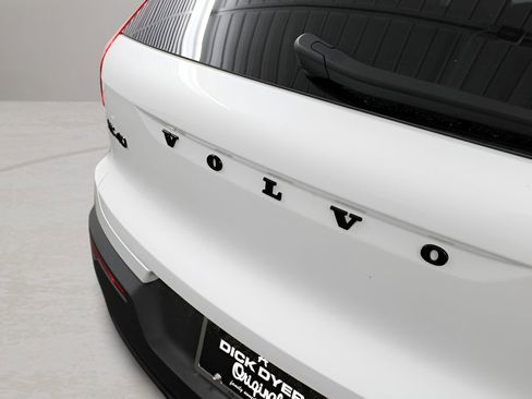 New 2026 Volvo XC40 B5 Ultra w/ Protection Package Premier image 32