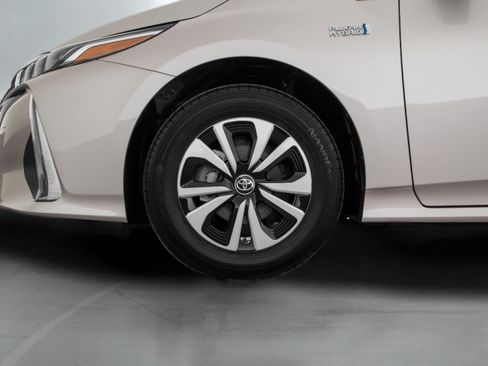 Used 2018 Toyota Prius Prime Advanced FWD image 48