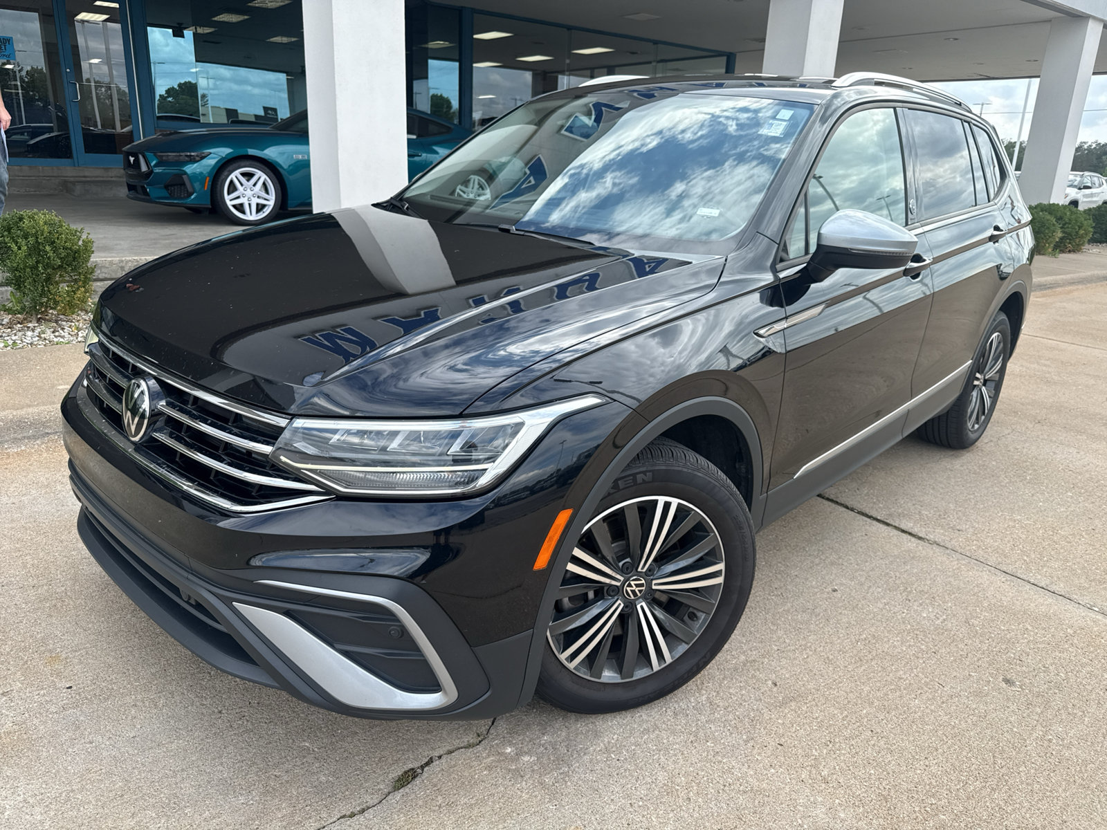 Used 2024 Volkswagen Tiguan Wolfsburg Edition FWD image 20