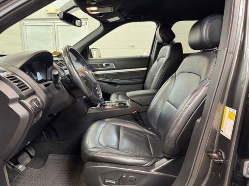 Used 2017 Ford Explorer XLT w/ Equipment Group 202A image 12