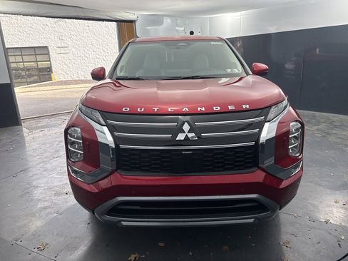 New 2025 Mitsubishi Outlander SE image 8
