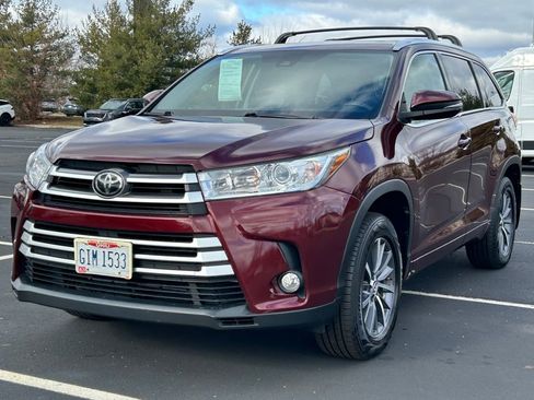 Used 2017 Toyota Highlander XLE image 3
