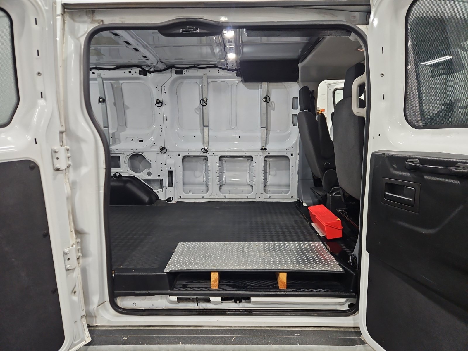Used 2018 Ford Transit 250 130 Low Roof w/ Exterior Upgrade Package RWD image 16