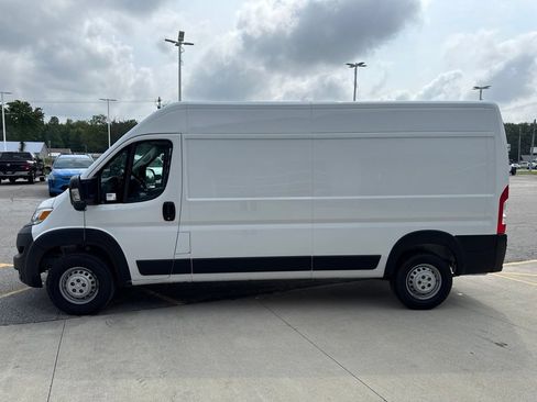 Used 2025 RAM ProMaster 2500 w/ Convenience Group FWD image 9
