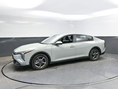 Used 2025 Kia K4 FWD image 7