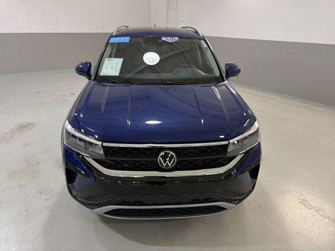 Certified 2023 Volkswagen Taos SE w/ Panoramic Sunroof Package FWD image 3
