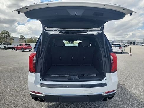 Used 2025 GMC Yukon XL Denali image 9