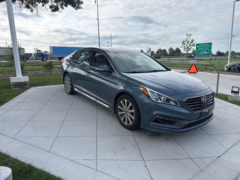 Used 2016 Hyundai Sonata Limited w/ Option Group 05 FWD image 2