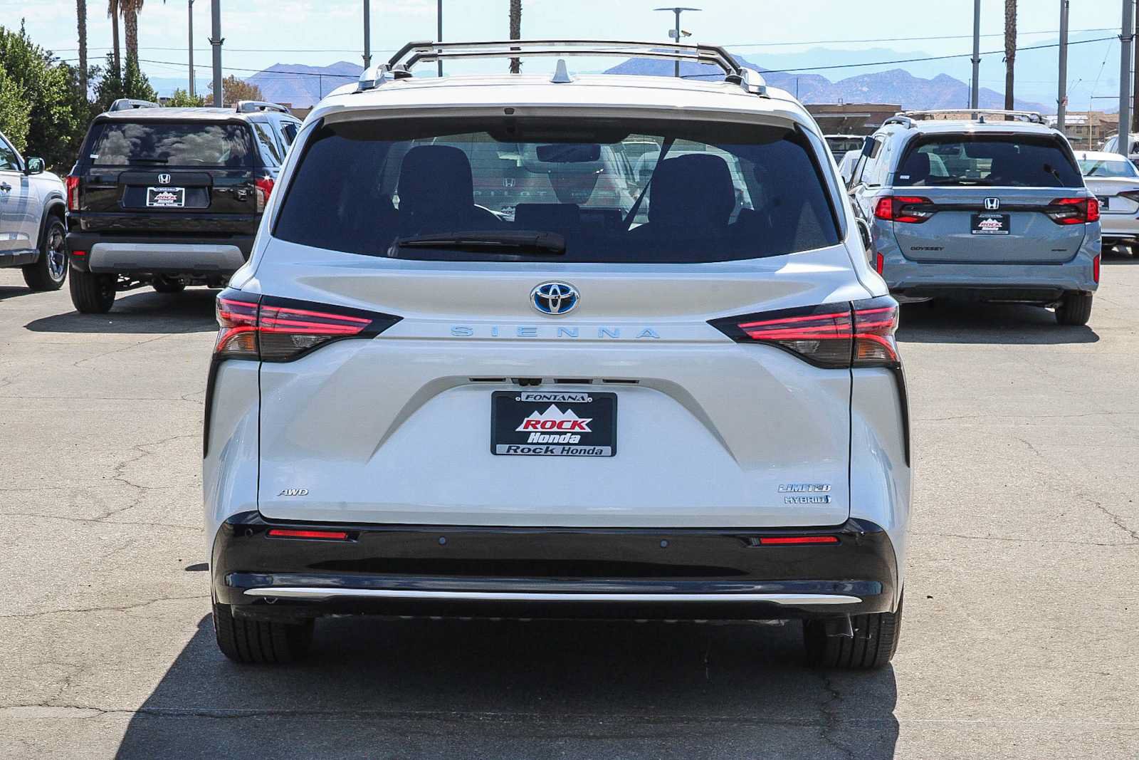 Used 2024 Toyota Sienna Limited AWD/4WD image 7