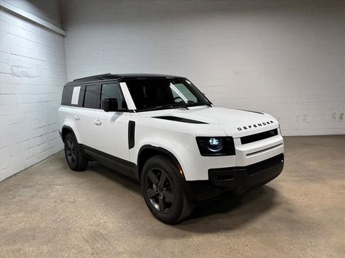 New 2026 Land Rover Defender 130 X-Dynamic SE image 4