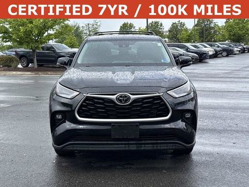 Used 2022 Toyota Highlander LE AWD/4WD image 6
