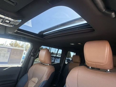 Used 2025 Lexus GX 550 w/ Cold Area Package AWD/4WD image 19
