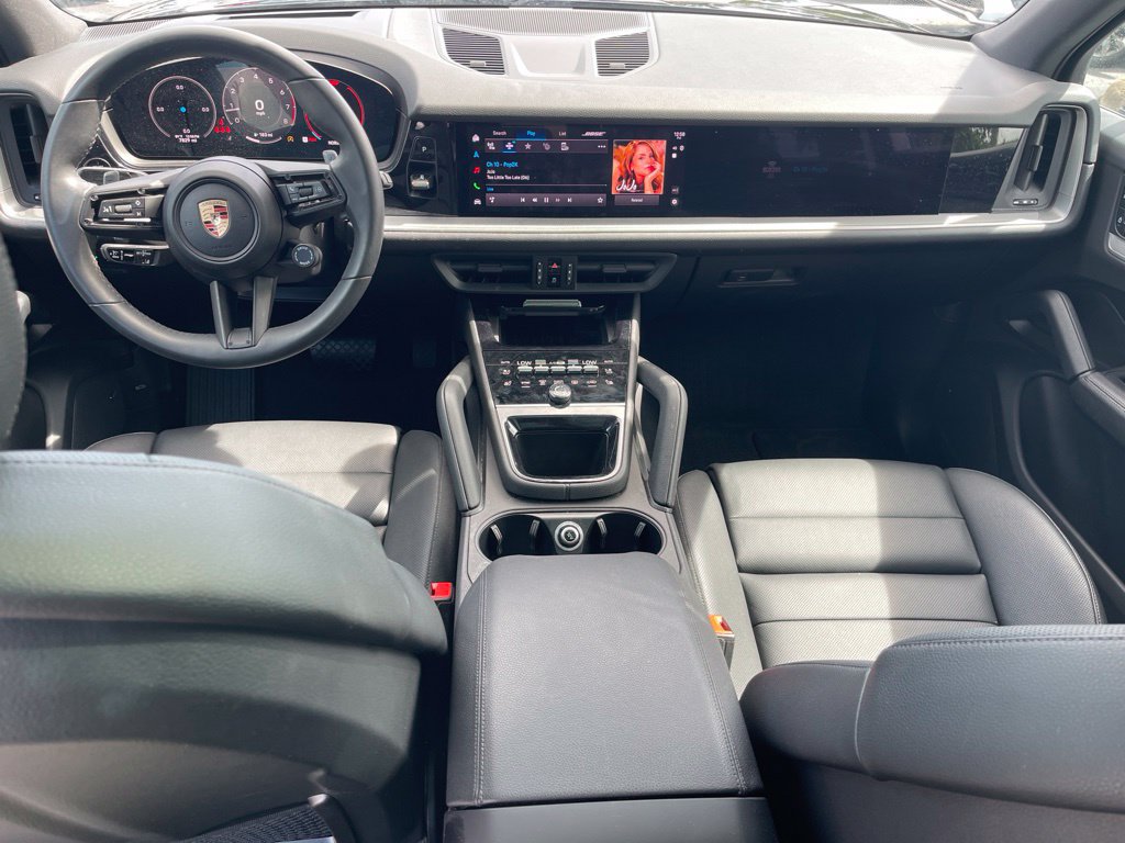 Used 2025 Porsche Cayenne w/ Premium Package Plus AWD/4WD image 10