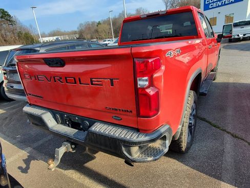 Used 2021 Chevrolet Silverado 2500 Custom w/ Custom Value Package image 9