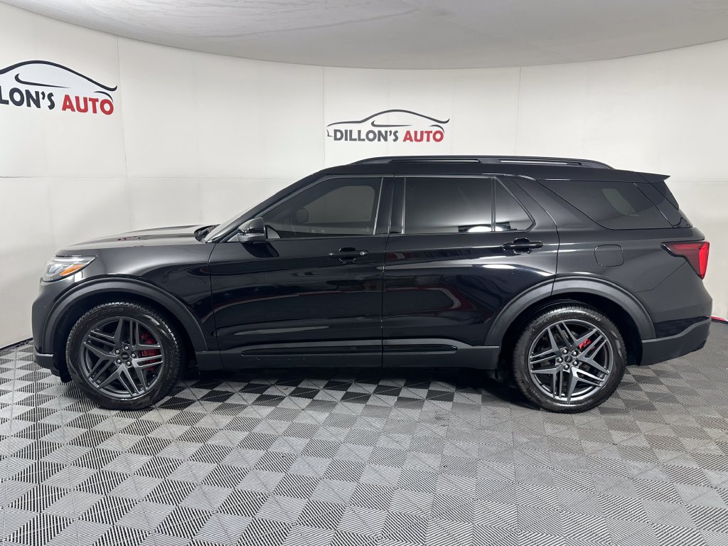 Used 2025 Ford Explorer ST AWD/4WD image 3