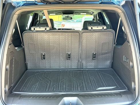 Used 2025 Chevrolet Suburban LT w/ Comfort Package RWD image 10