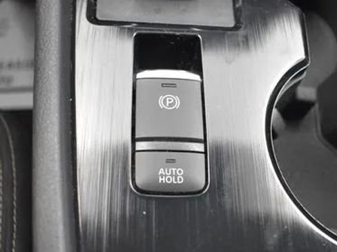 Used 2024 Nissan Rogue S image 34